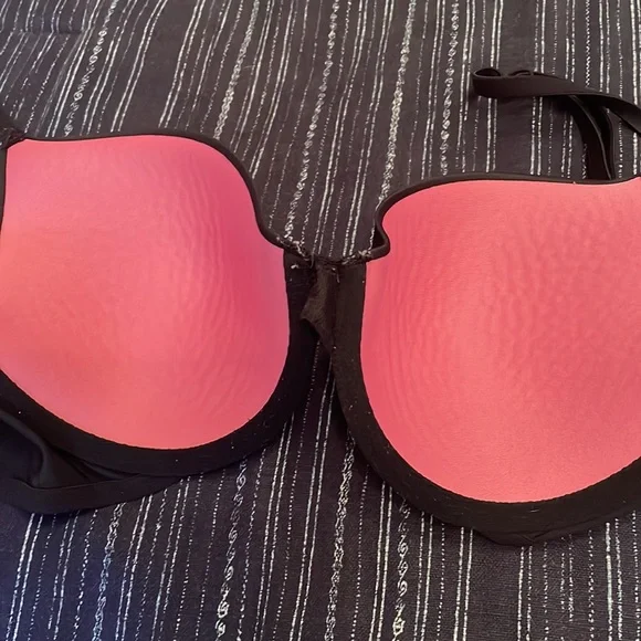 Three PINK bras - Picture 3 of 7